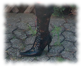 80 Meter Lauf auf Stöckelschuhen image-1601