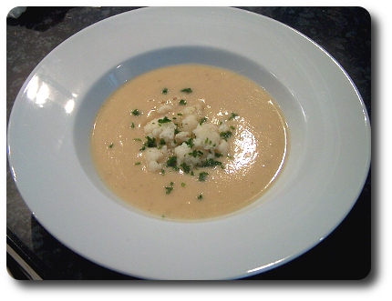 Suppe mit Blumenkohl-Püree