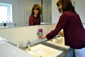 Ergonomische Spender für Seife oder Shampoo image-11385