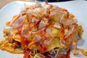 Okonomiyaki Zubereitung auf Teppanyaki Grill image-11836