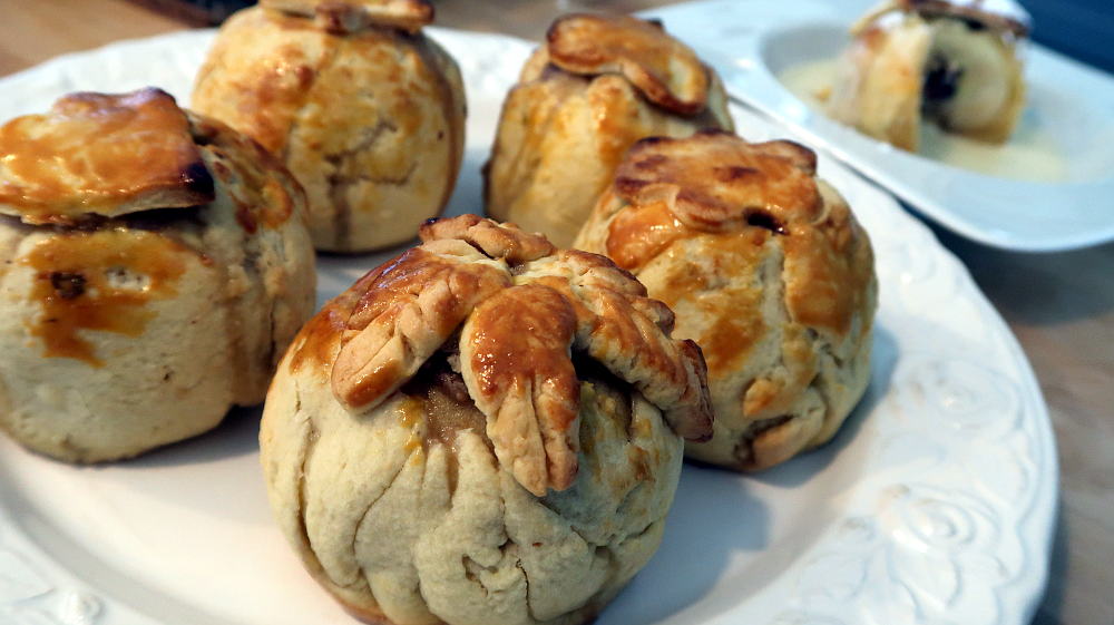 Äpfel im Schlafrock mit Blätter- oder Mürbeteig im Ofen backen ...