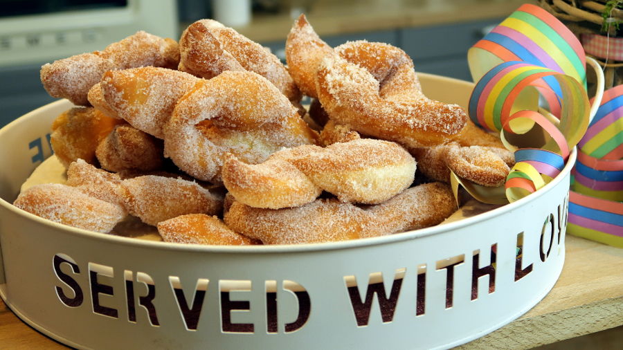 Kameruner-Krapfen-Gekrempelte-Rezept.